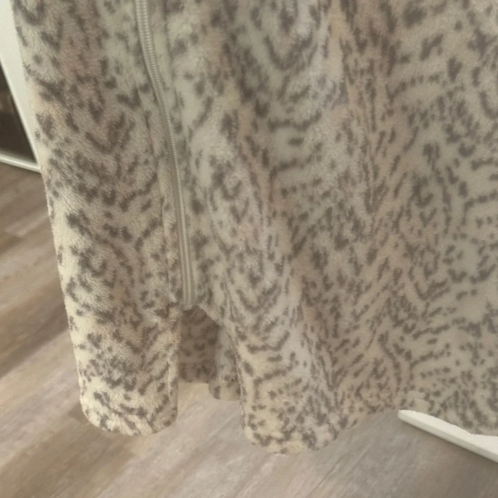 Elegant Cream Patterned Women's Robe - Picture 5 of 6